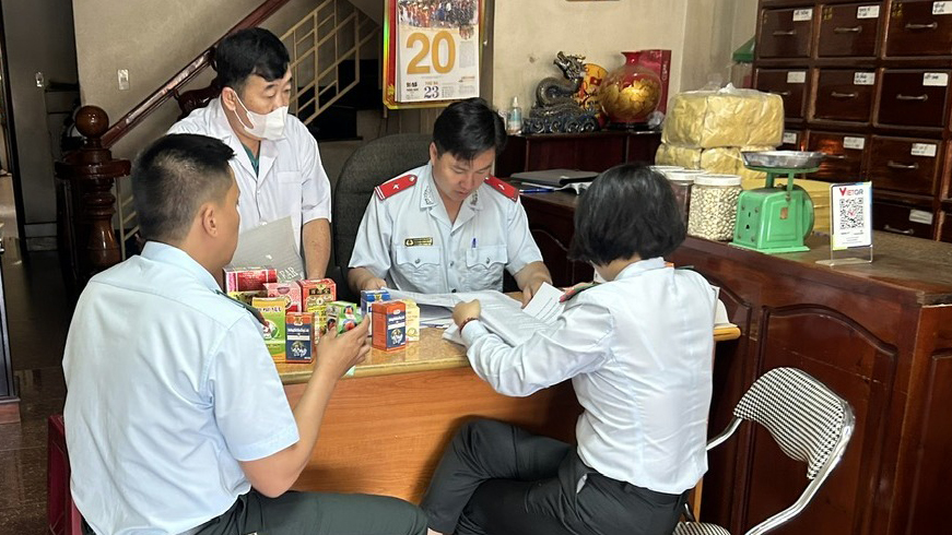 Mở đợt tấn công cao điểm đấu tranh với tội phạm buôn lậu, gian lận thương mại
