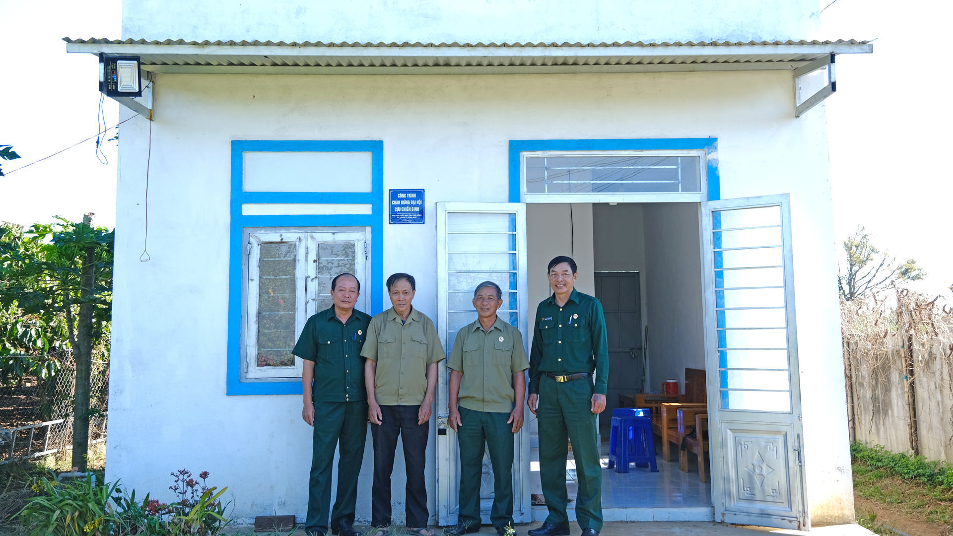 Dựng nhà, giữ nghĩa, nuôi hy vọng