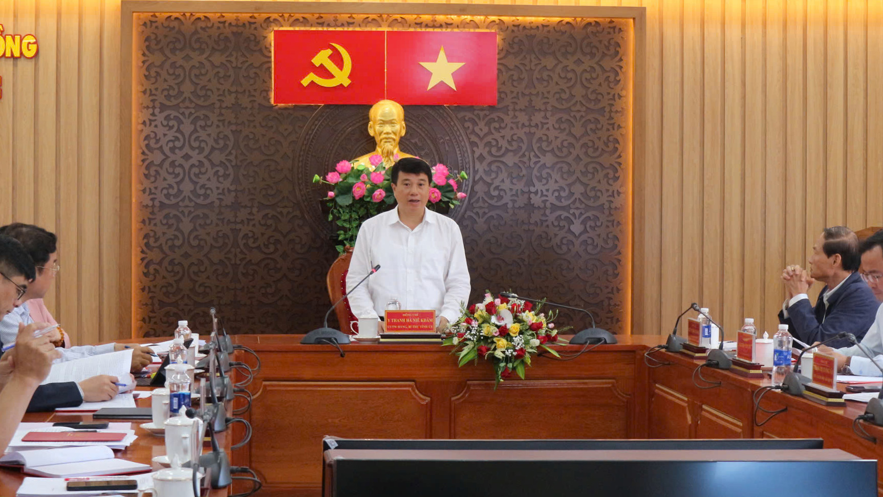 Bí thư Tỉnh ủy Lâm Đồng Y Thanh Hà Niê Kđăm: Chuẩn bị Văn kiện Đại hội Đảng bộ nhiệm kỳ mới trên tinh thần ''ba phát triển''