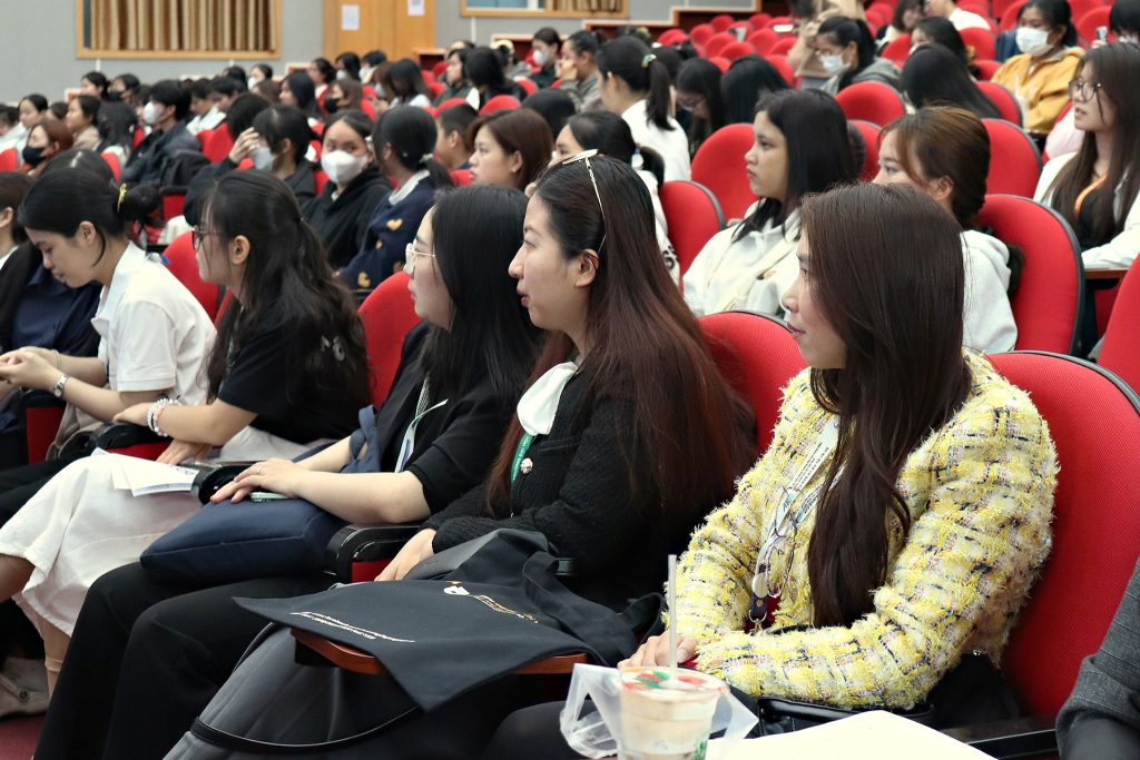 Giới thiệu Tình hình giáo dục – văn hóa ở Hàn Quốc đương đại tại Trường Đại học Đà Lạt