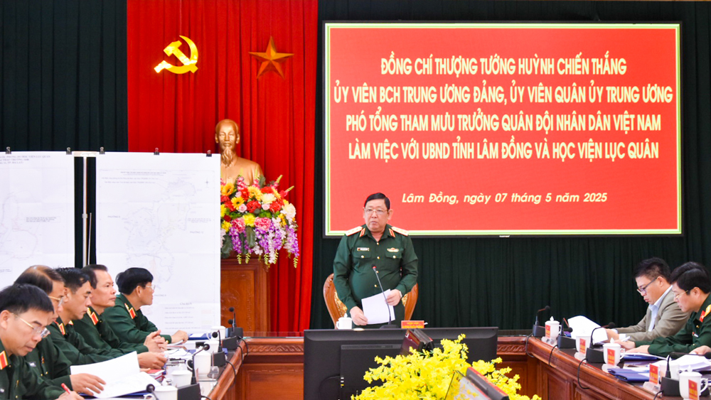 Thượng tướng Huỳnh Chiến Thắng - Phó Tổng Tham mưu trưởng Quân đội Nhân dân Việt Nam làm việc tại Lâm Đồng