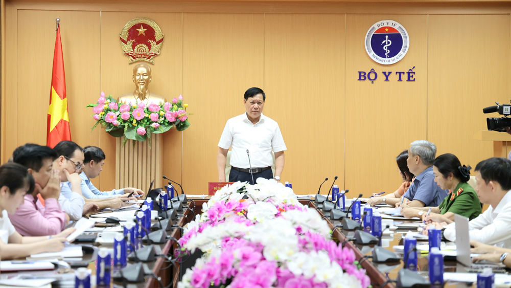 Tăng cường kiểm tra việc chấp hành các quy định pháp luật về dược, an toàn thực phẩm