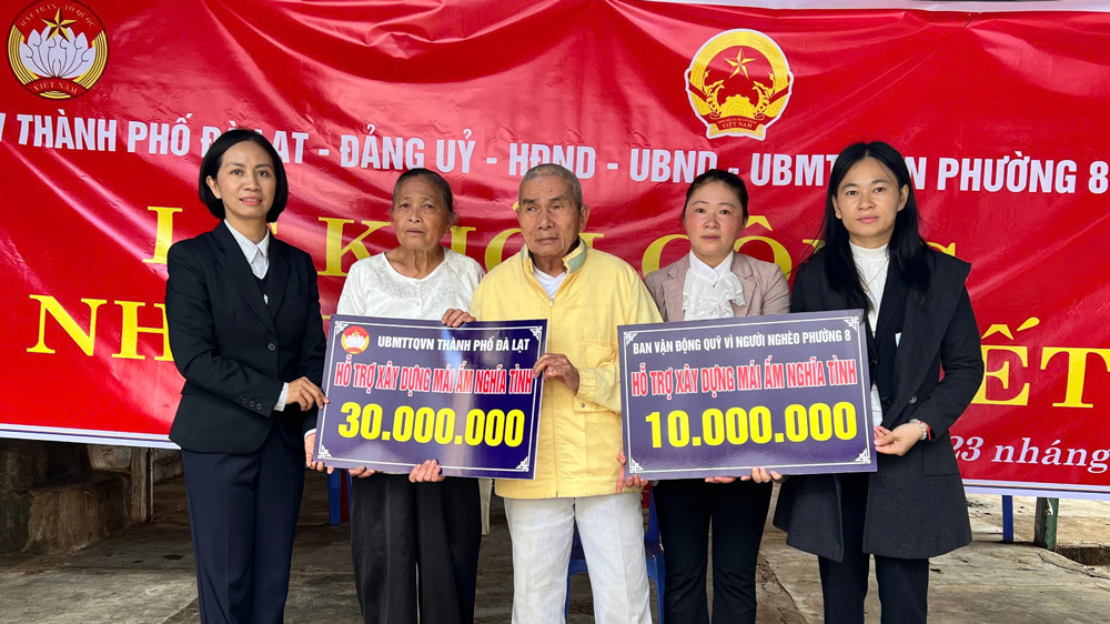 Đà Lạt: Gia đình có 4 người bị bệnh nặng được hỗ trợ sửa chữa nhà ở