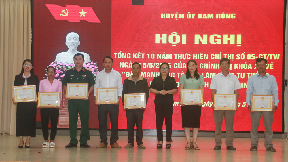 Đam Rông tổng kết 10 năm thực hiện Chỉ thị 05 của Bộ Chính trị