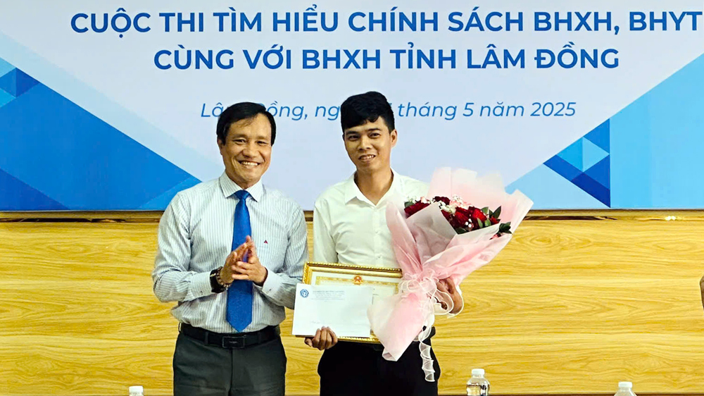 Trao giải Cuộc thi Tìm hiểu chính sách bảo hiểm xã hội, bảo hiểm y tế