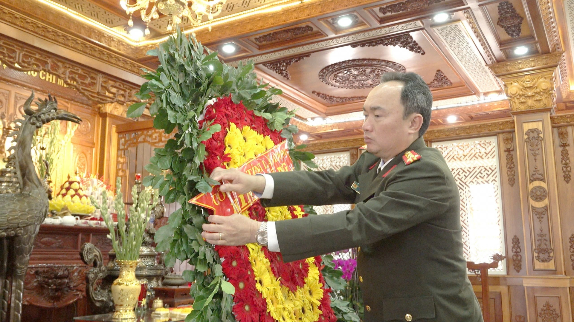 Công an tỉnh Lâm Đồng dâng hương tưởng niệm Chủ tịch Hồ Chí Minh