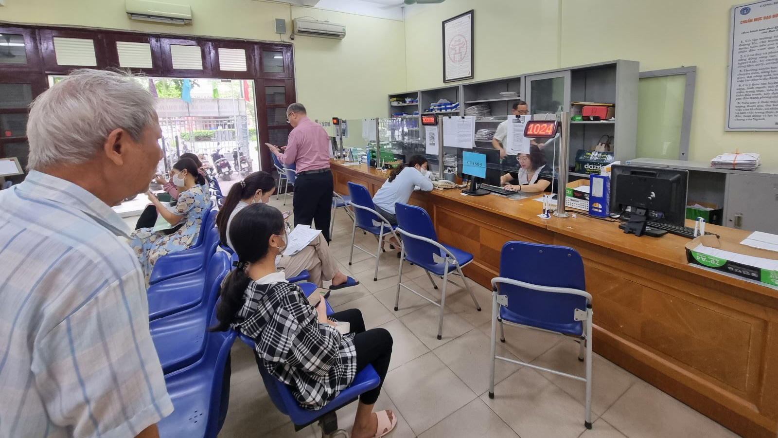 Còn trên 10 năm công tác có đủ điều kiện nghỉ hưu sớm khi sắp xếp, tinh gọn bộ máy?