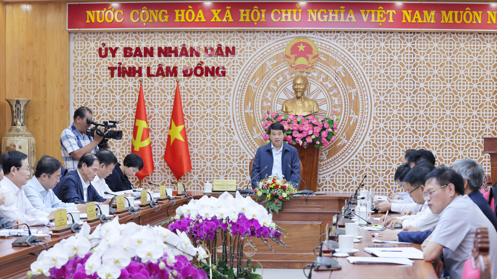 Bí thư Tỉnh uỷ Lâm Đồng Y Thanh Hà Niê Kđăm làm việc với lãnh đạo UBND tỉnh