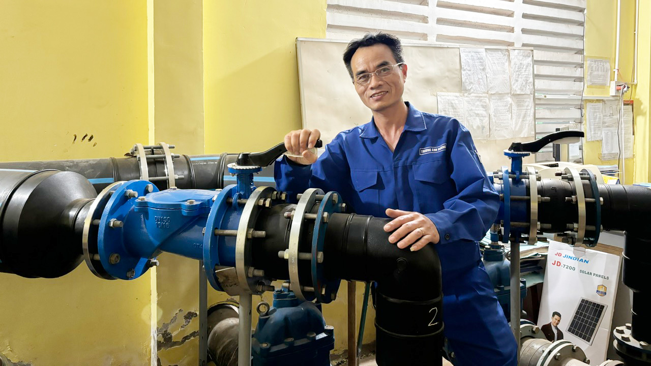 Người thợ và chiếc máy khoan ngầm