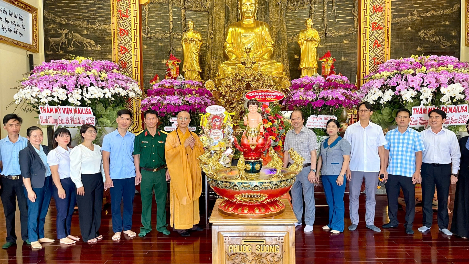 Lãnh đạo huyện Bảo Lâm thăm, tặng quà các cơ sở Phật giáo nhân dịp Lễ Phật đản năm 2025