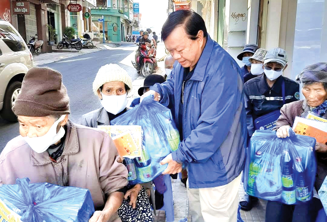 Tình nguyện cống hiến cho xã hội