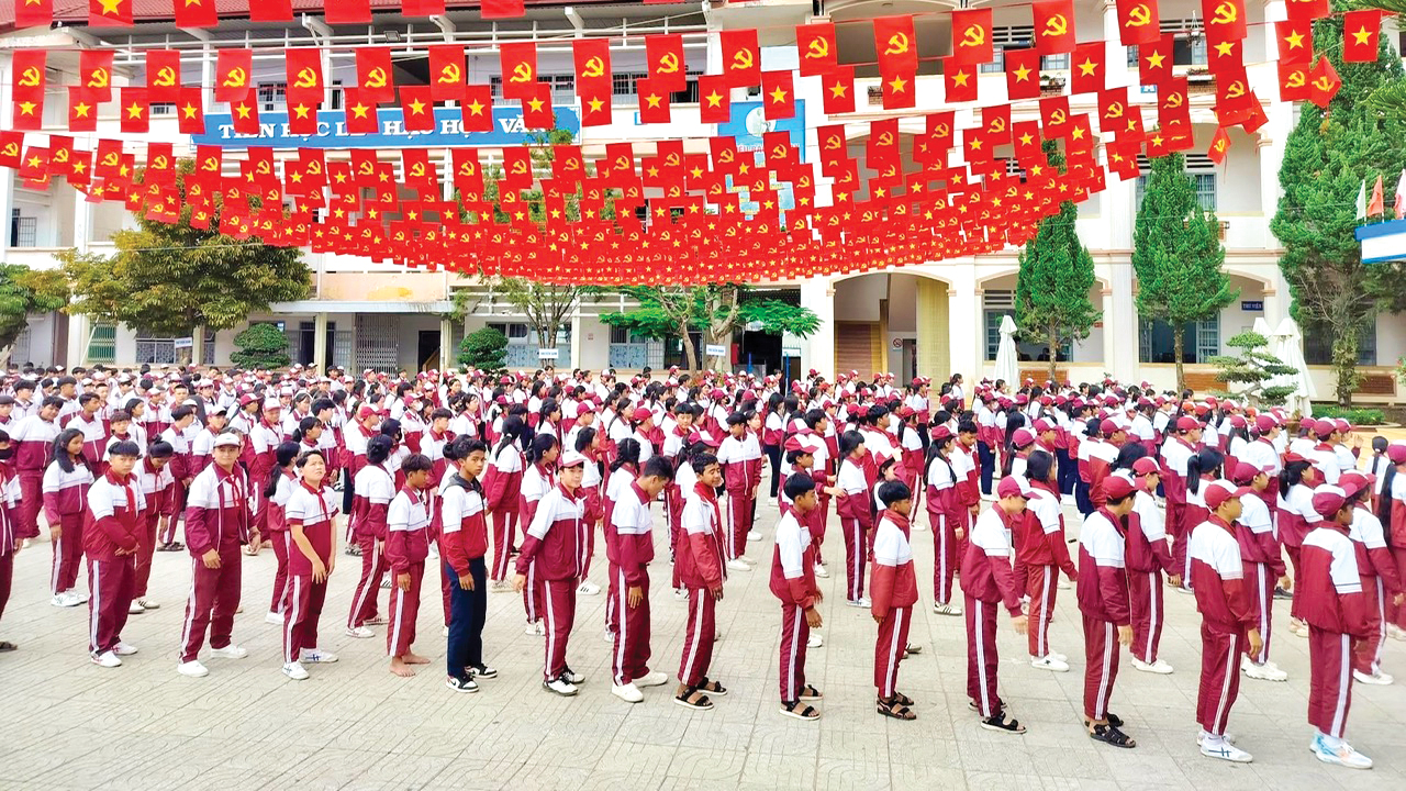 Lan tỏa tình yêu Tổ quốc từ những tuyến đường cờ, hoa