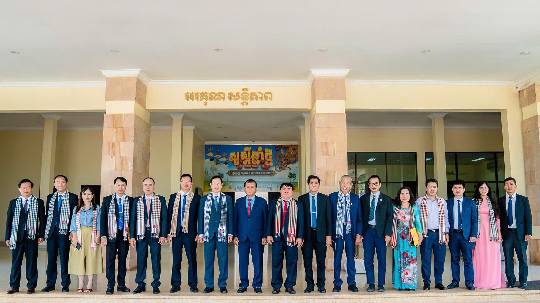 Thắt chặt tình đoàn kết, vun đắp hữu nghị giữa Nhân dân Lâm Đồng và Xiêm Riệp