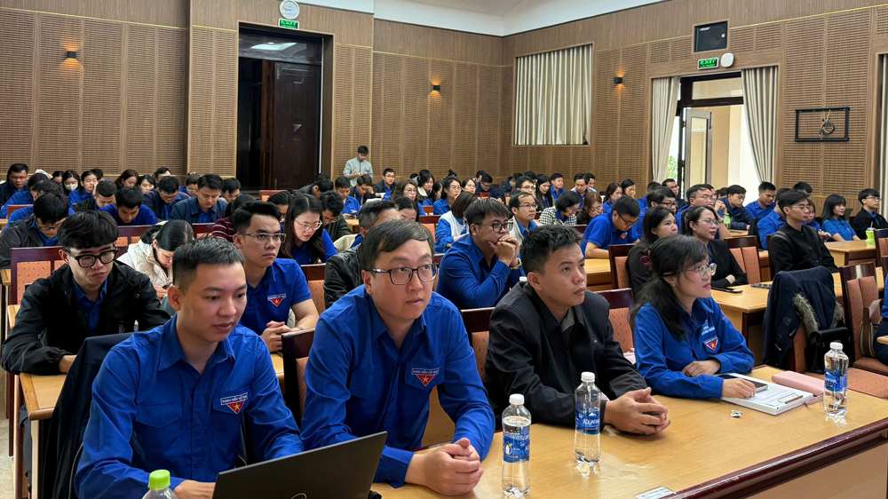 Tập huấn ứng dụng AI và kỹ năng số cho đoàn viên, thanh niên
