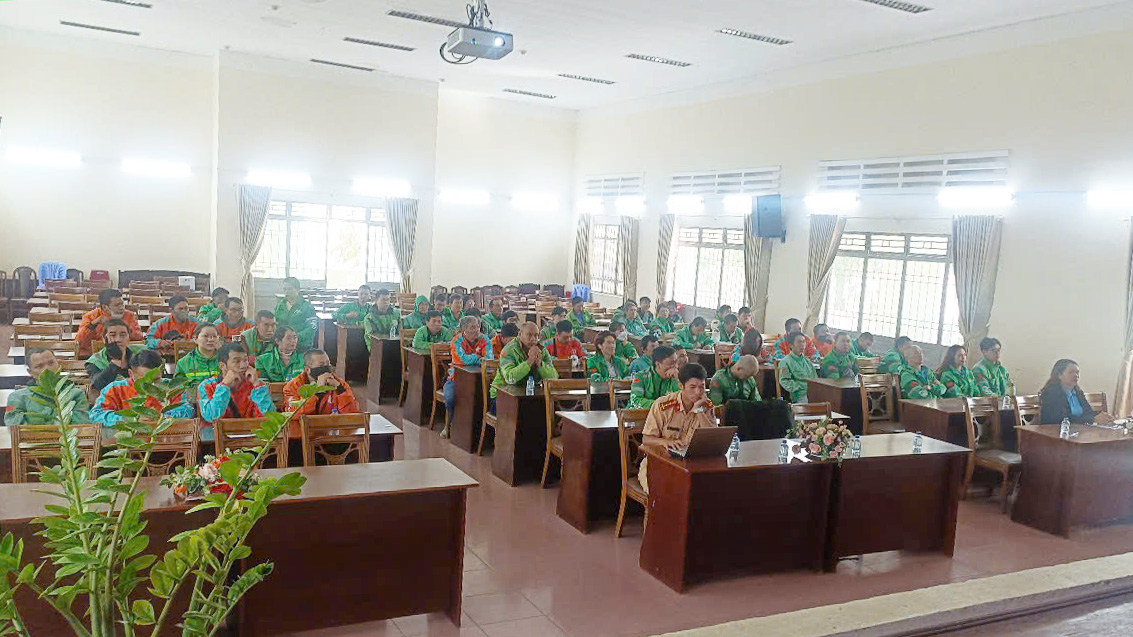 Kết nạp 55 thành viên tham gia Nghiệp đoàn cơ sở Tài xế xe công nghệ Đà Lạt