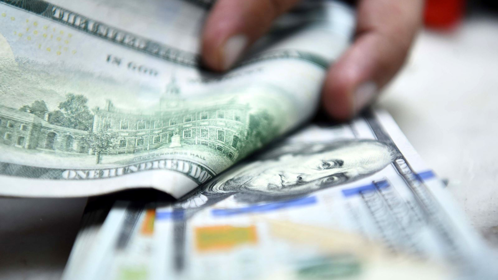 Chiến lược phá giá đồng USD của Tổng thống Trump và những rủi ro tiềm ẩn