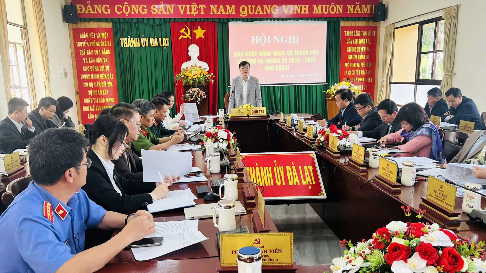 Xây dựng Đảng vững mạnh từ đội ngũ cán bộ, đảng viên gương mẫu