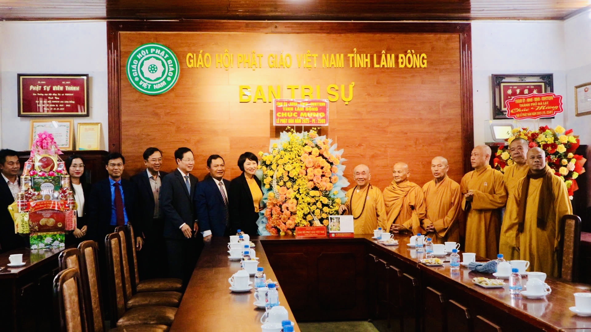 Lãnh đạo tỉnh Lâm Đồng thăm, chúc mừng Đại lễ Phật đản 2025