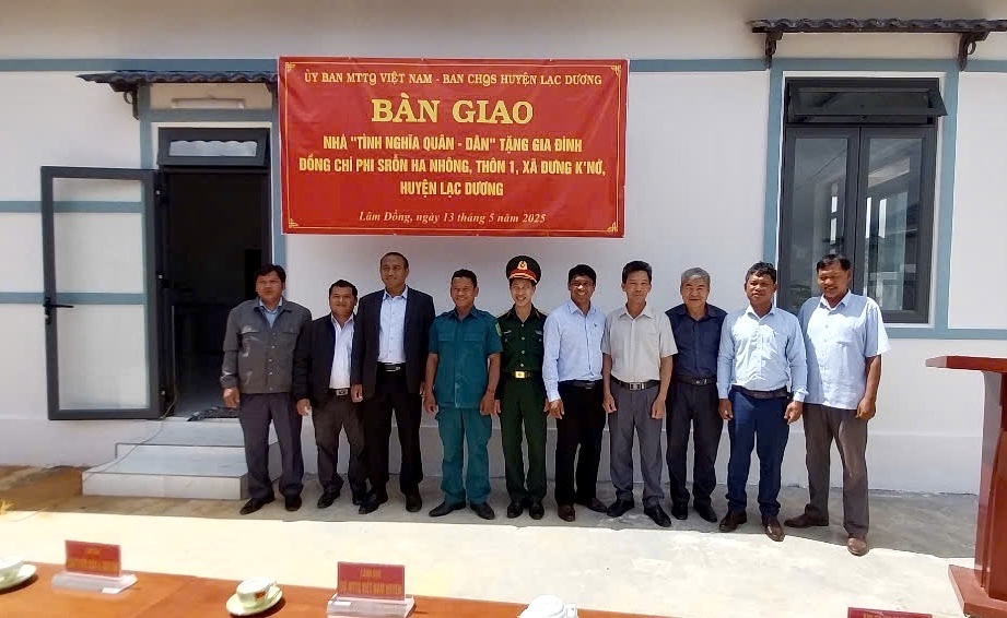 Lạc Dương: Bàn giao Nhà Tình nghĩa Quân-Dân