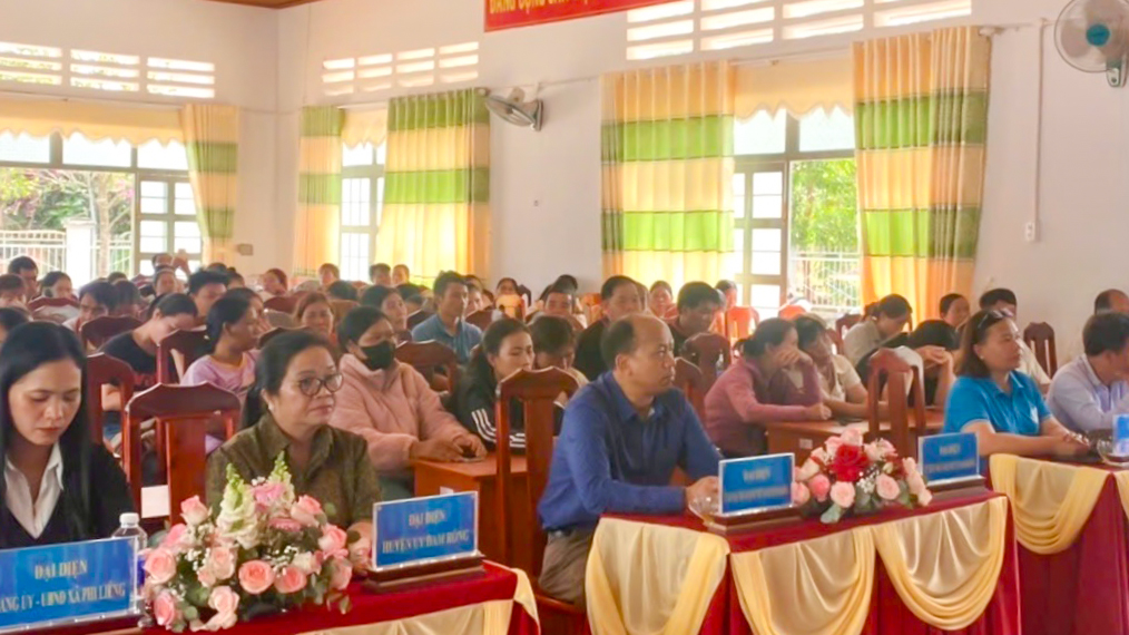 Truyền thông phòng chống tảo hôn và hôn nhân cận huyết cho người dân các thôn đặc biệt khó khăn