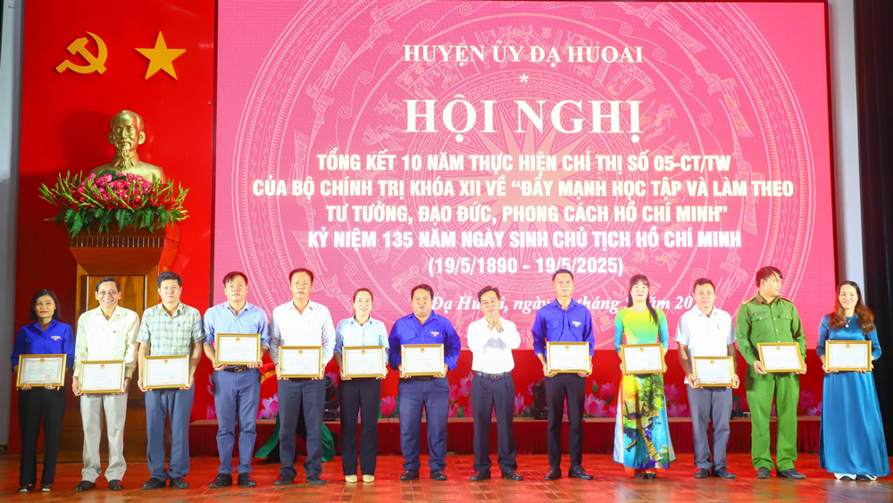 Đạ Huoai: Tổng kết 10 năm thực hiện Chỉ thị 05 về đẩy mạnh học tập và làm theo tư tưởng, đạo đức, phong cách Hồ Chí Minh