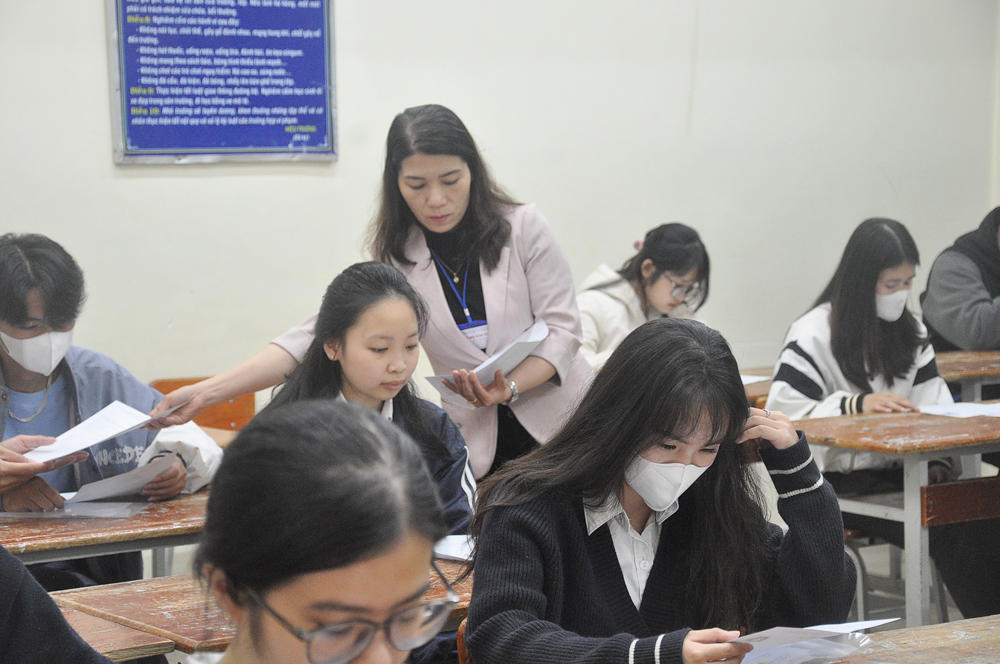 Sự cố mất điện tại 3 phòng thi, thí sinh phải chuyển sang phòng thi dự phòng