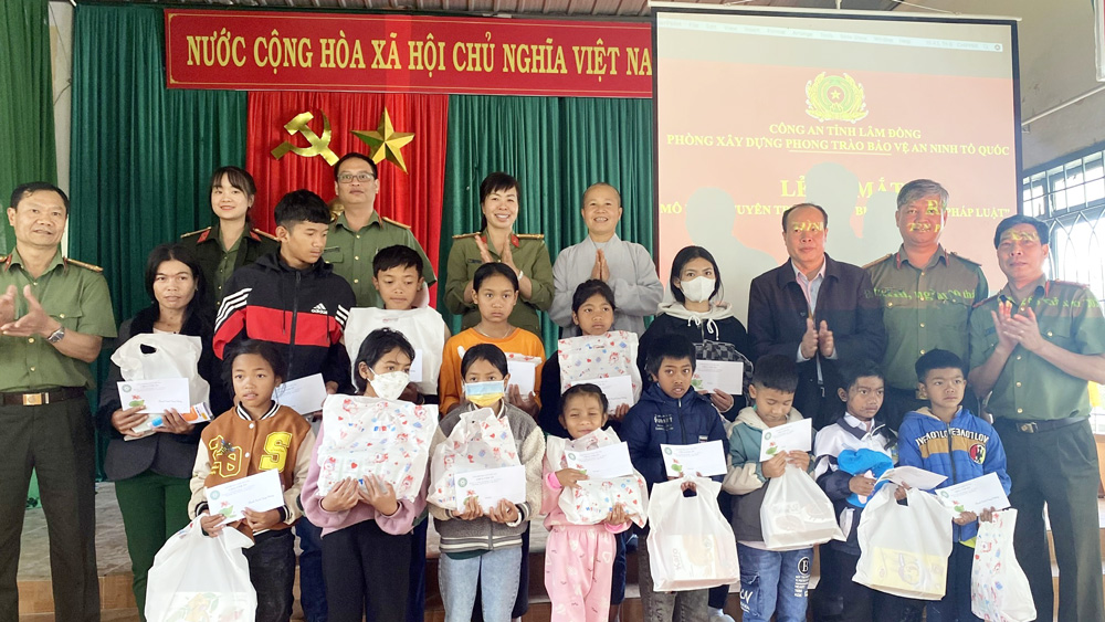 Lạc Dương: Ra mắt Mô hình Dân vận khéo Tuyên truyền phổ biến giáo dục pháp luật