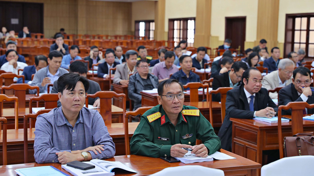 Bồi dưỡng kiến thức quản trị an ninh và quản trị an ninh phi truyền thống