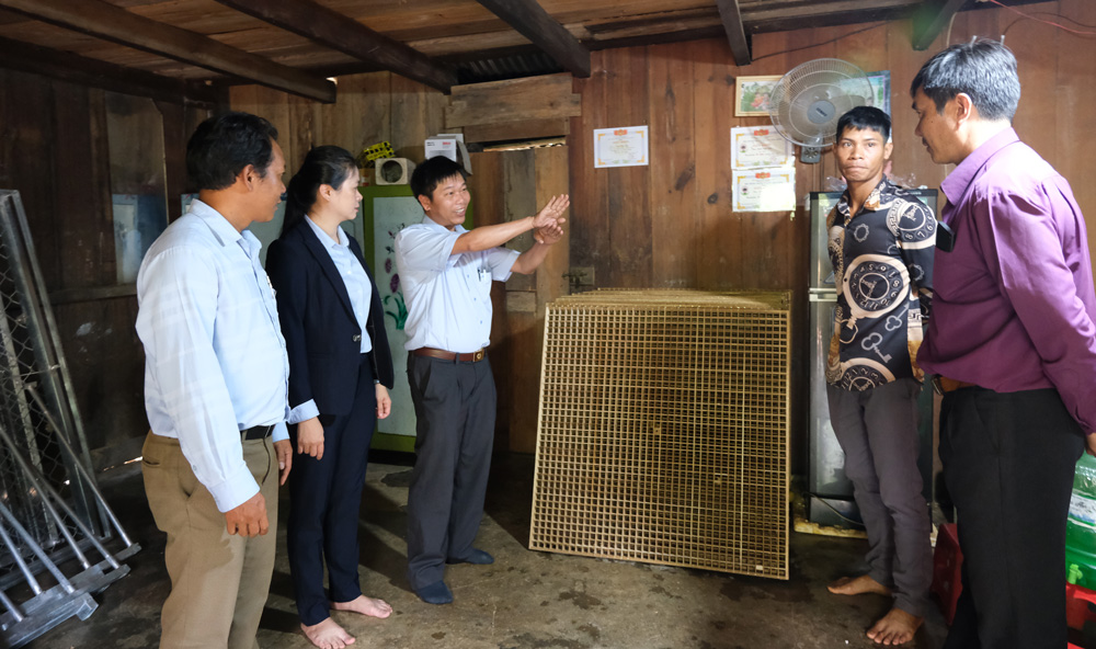 Hỗ trợ sinh kế trị giá 100 triệu đồng cho người dân xã Liêng S’rônh