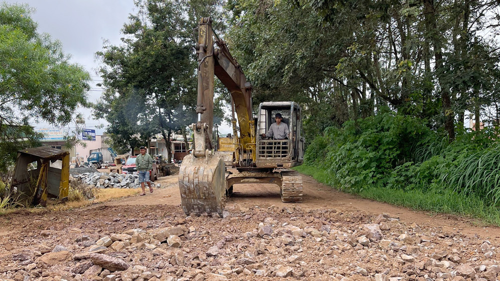Cần nâng cấp, tu sửa nhiều tuyến đường liên thôn ở Tu Tra