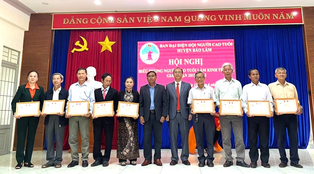 Bảo Lâm: Biểu dương 30 tấm gương điển hình tuổi cao, gương sáng