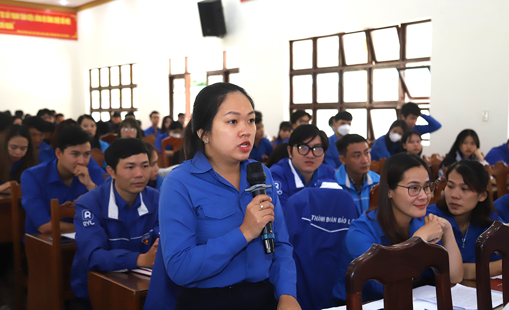Lãnh đạo TP Bảo Lộc đối thoại với thanh niên