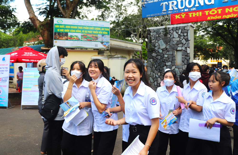 Đề thi môn Khoa học tự nhiên khó, Khoa học xã hội vừa sức với nhiều thí sinh