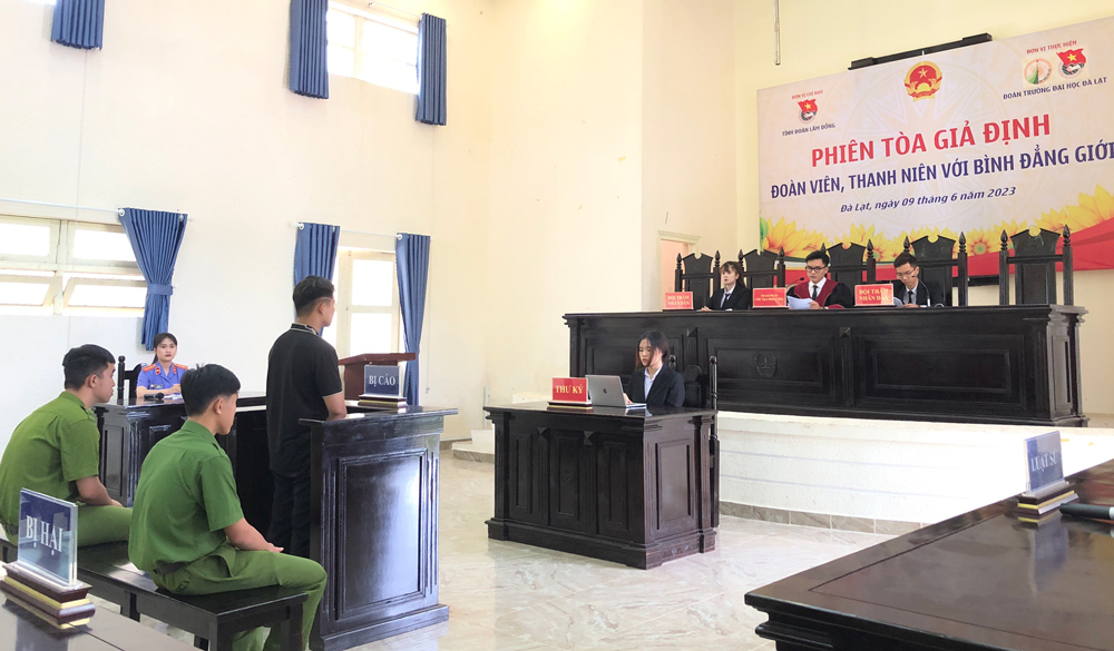 Hơn 300 đoàn viên, sinh viên tham gia phiên tòa giả định