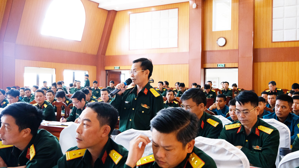 Phát huy dân chủ trong lực lượng vũ trang