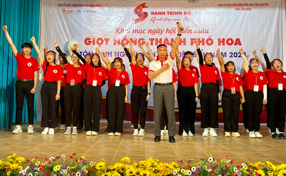 Hành trình đỏ - Kết nối dòng máu Việt