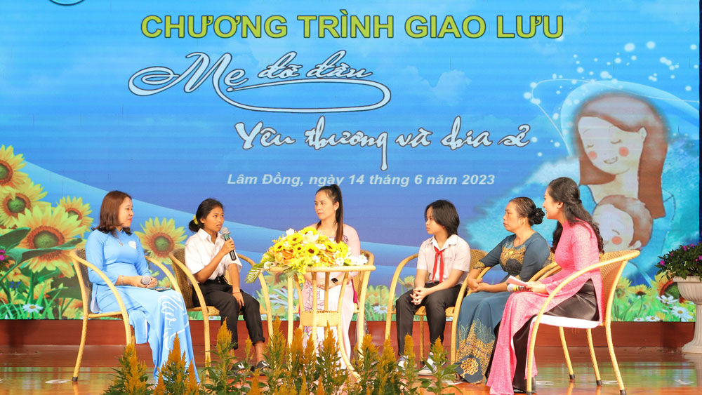 Giao lưu Mẹ đỡ đầu - Yêu thương và chia sẻ