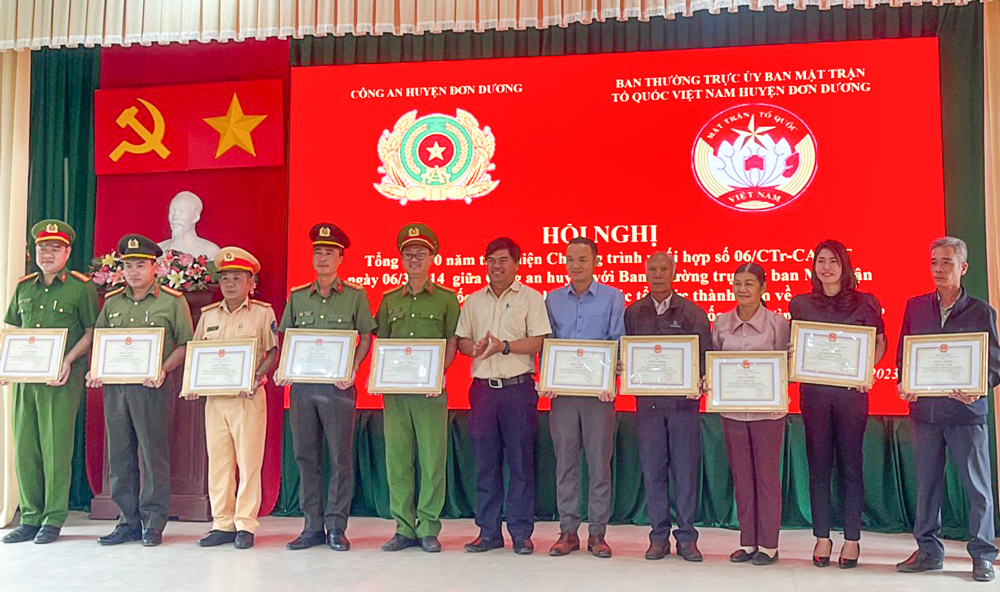 Đơn Dương: Tổng kết 10 năm thực hiện Chương trình phối hợp về “Đẩy mạnh Phong trào Toàn dân bảo vệ an ninh Tổ quốc trong tình hình mới”