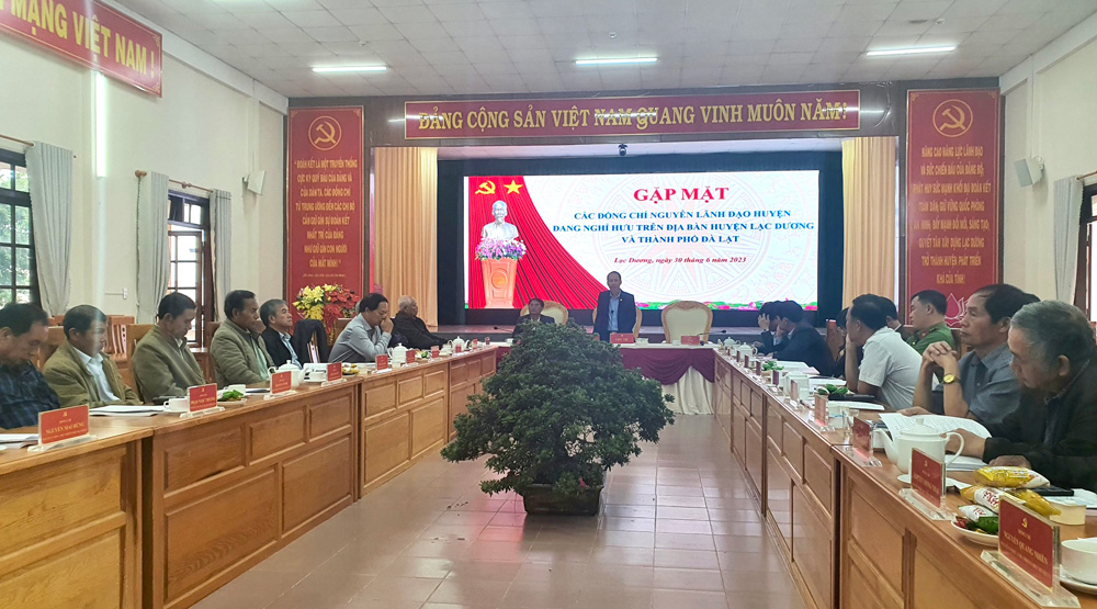 Lạc Dương: Gặp mặt nguyên lãnh đạo huyện qua các thời kỳ