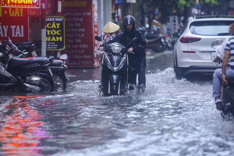 Thời tiết ngày 26/6: Mưa dông xảy ra nhiều nơi trên cả nước, nguy cơ ngập úng, sạt lở đất