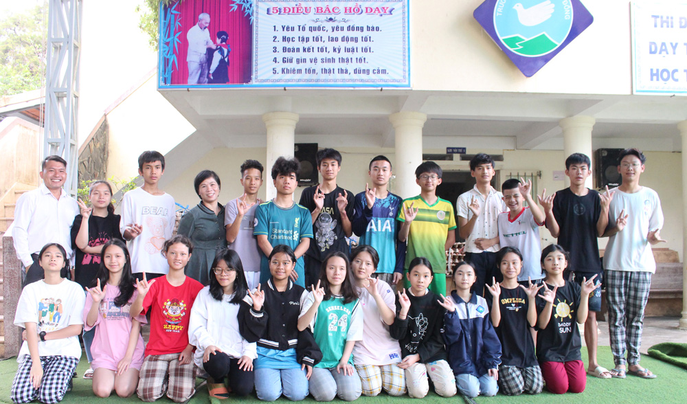 Mong mỏi của học sinh câm điếc
