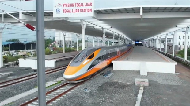 Tàu cao tốc đầu tiên của Indonesia đạt tốc độ chạy thử 300km một giờ