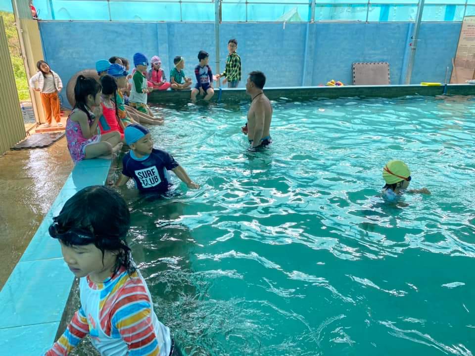 Đức Trọng: Dạy bơi miễn phí cho 200 trẻ em có hoàn cảnh khó khăn