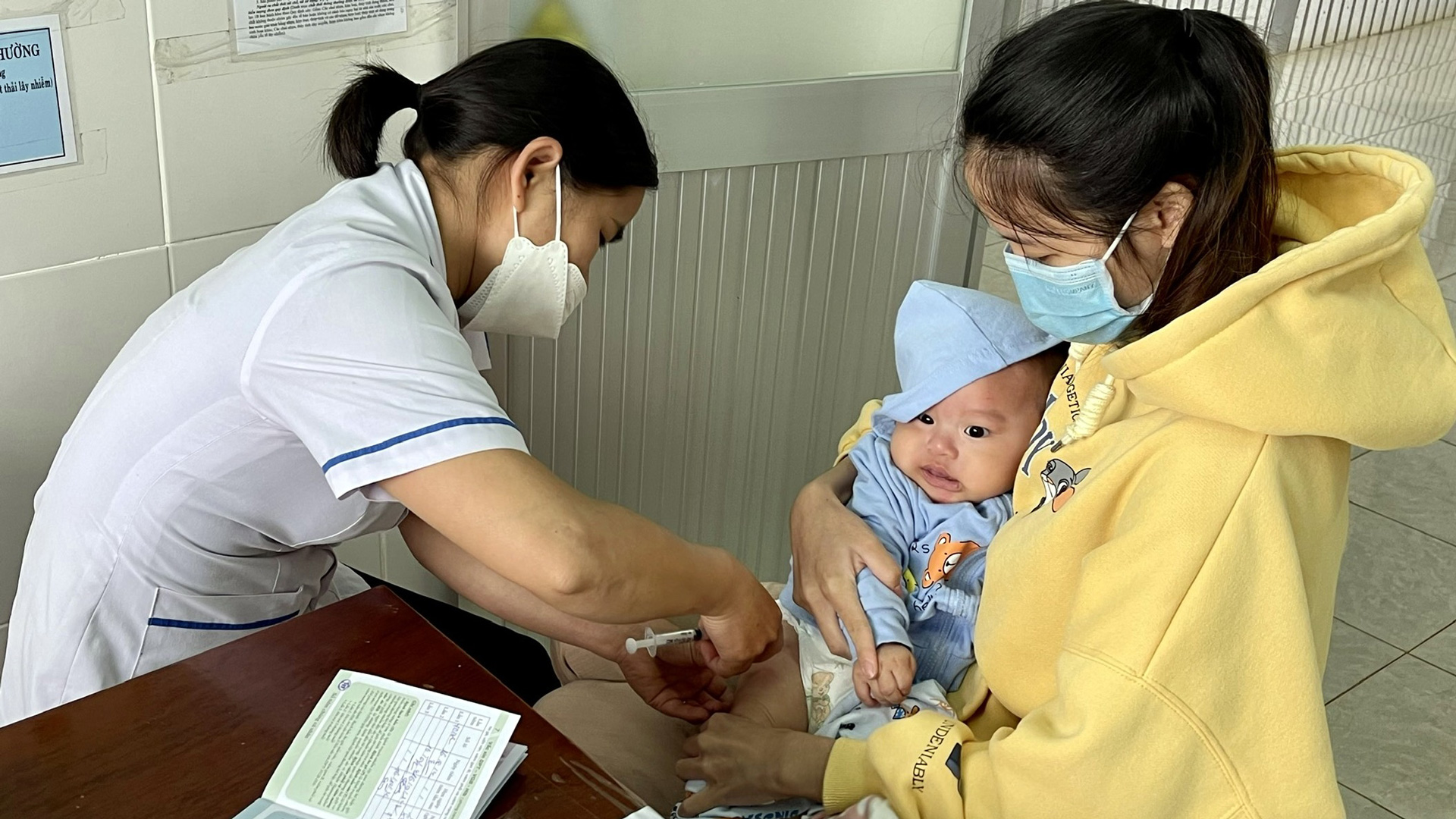 Tiêm chủng đầy đủ cho trẻ em phòng ngừa các bệnh truyền nhiễm