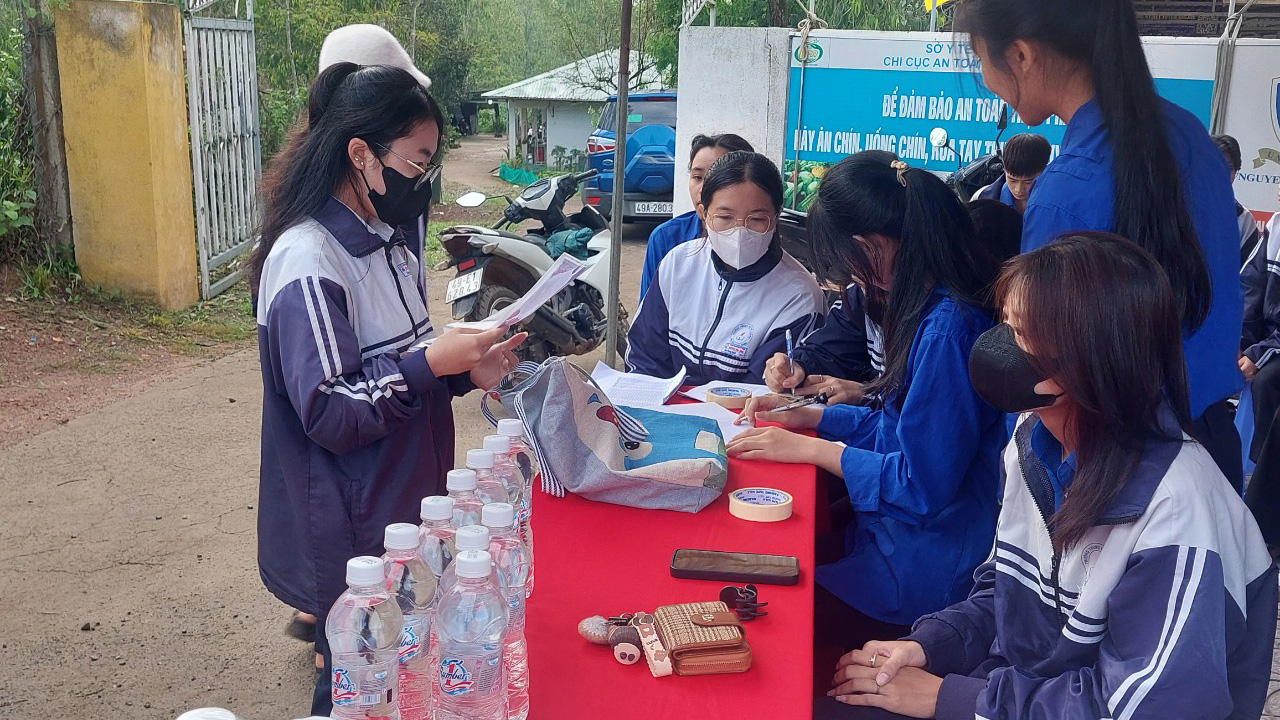 Đức Trọng: Hơn 300 đoàn viên, thanh niên tham gia tiếp sức mùa thi