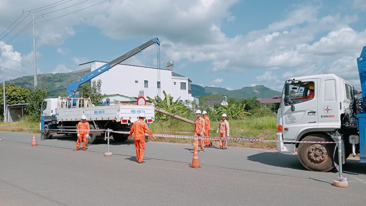 Diễn tập ứng phó và khắc phục thiệt hại do thiên tai gây ra đối với lưới điện