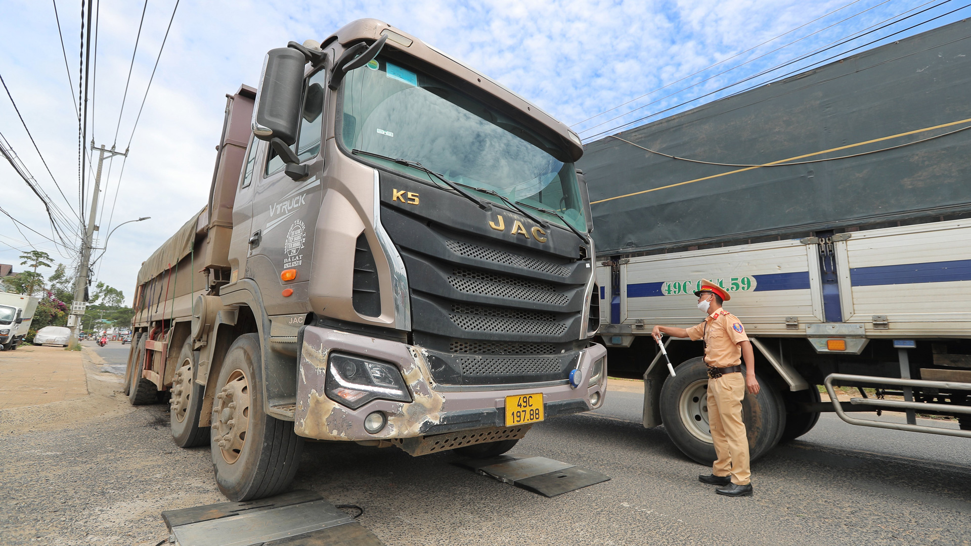 Đà Lạt: Mạnh tay xử lý vi phạm của xe tải, xe khách