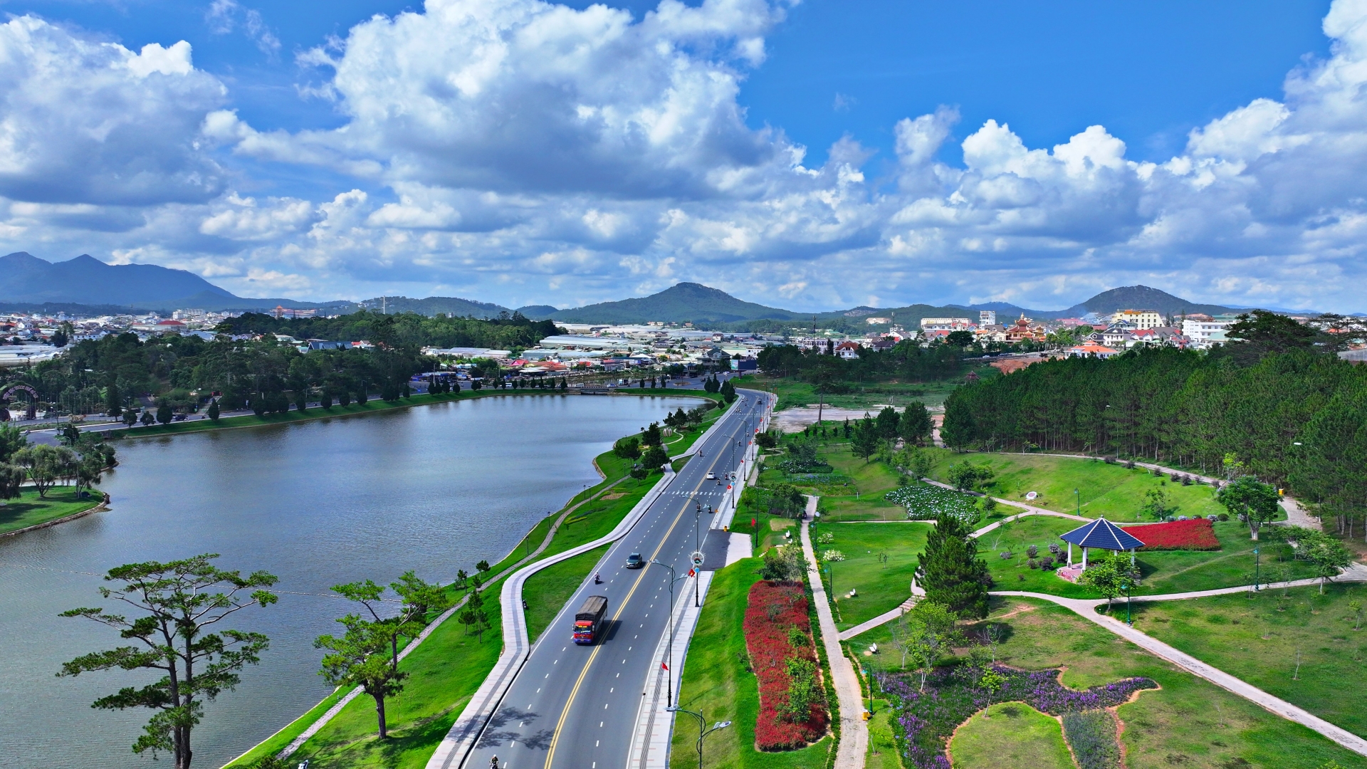 Tạm thời cấm phương tiện lưu thông đường ven hồ Xuân Hương trong chiều tối 1/6