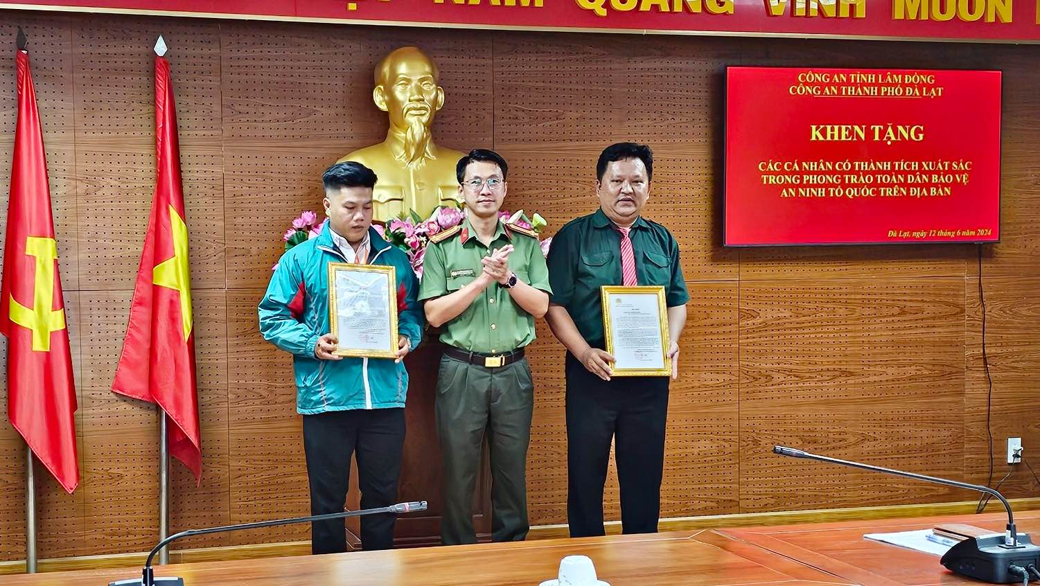 Đà Lạt: Khen tặng 2 nhân viên nhà xe góp công bắt giữ đối tượng giết người