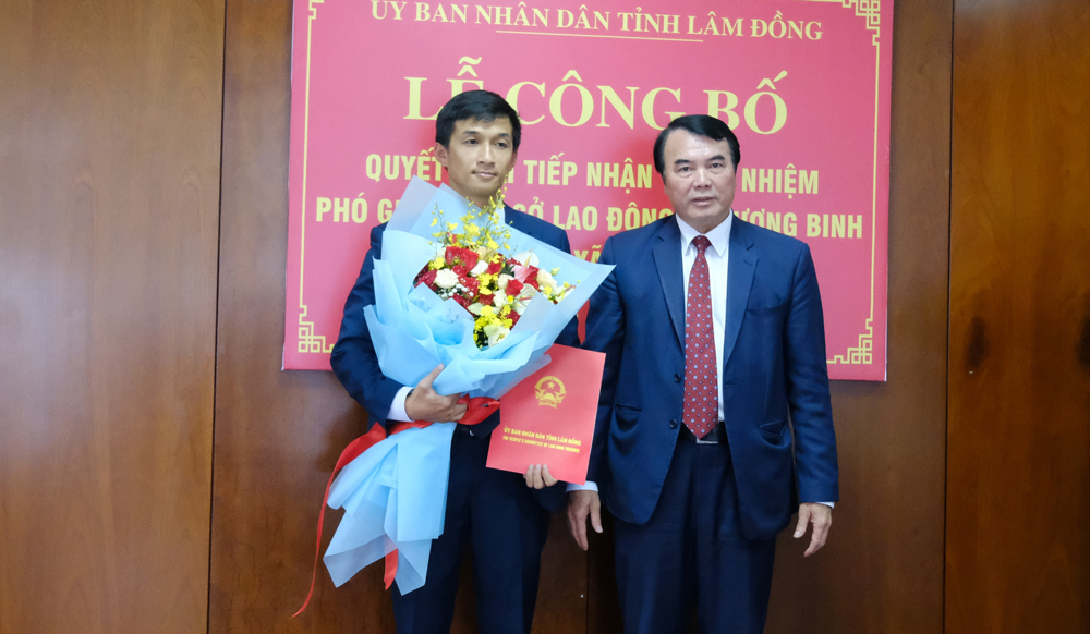 Trao quyết định bổ nhiệm Phó Giám đốc Sở Lao động Thương binh và Xã hội